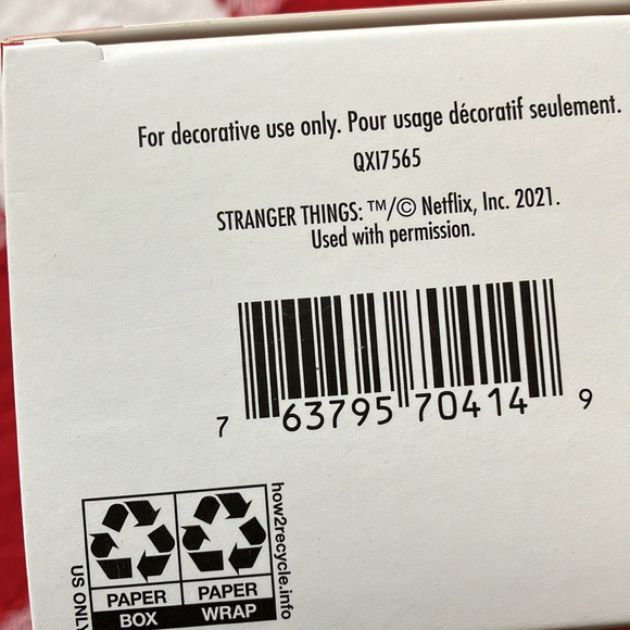 Stranger Things Eleven ornament NIB NWT - Picture 4 of 5